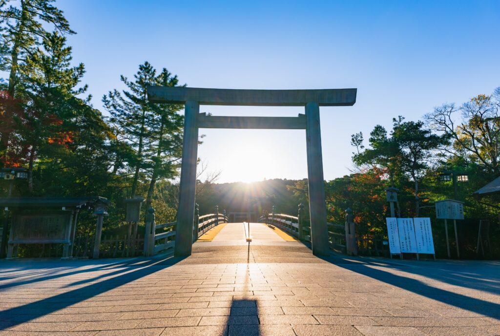 伊勢神宮の鳥居と宇治橋